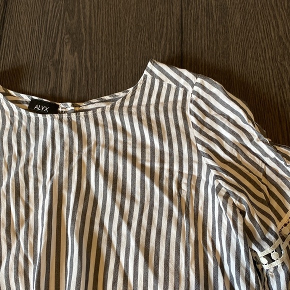 ALYX gray/white striped blouse. Size L. Bell sleeves. Tie front. 3 buttons - Picture 5 of 12